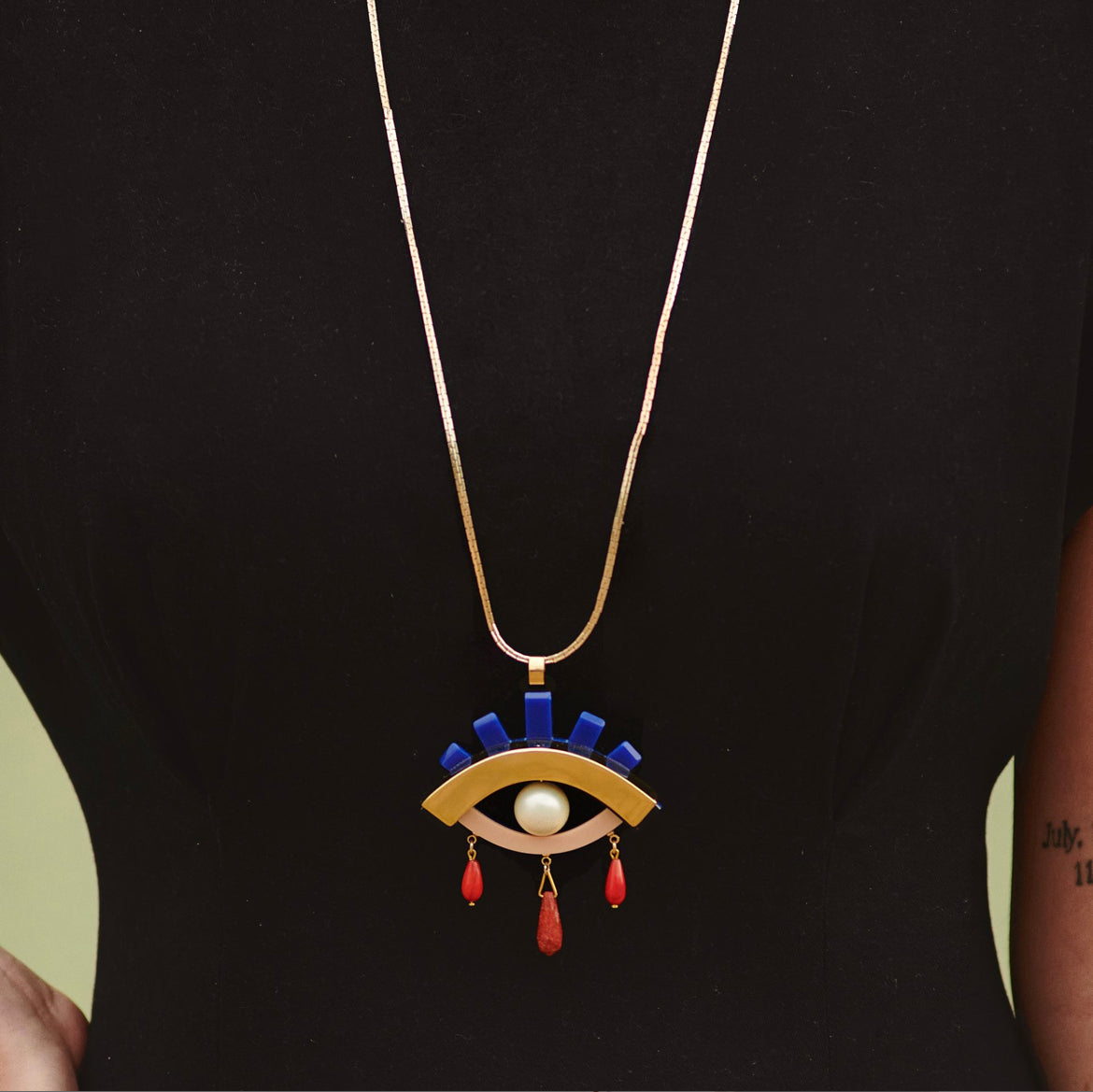 Big eye necklace